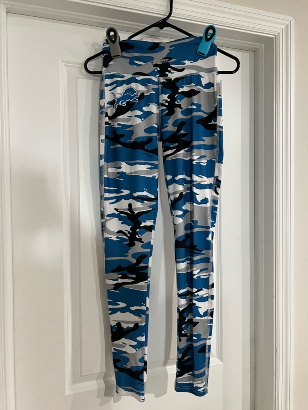 NFL Women's Blue Camo Performance Leggings